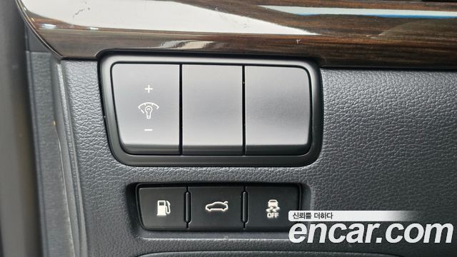 Kia K7 2018 — photo 19