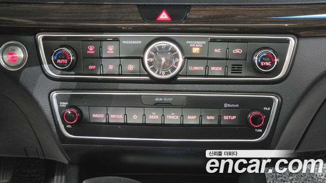 Kia K7 2018 — photo 25