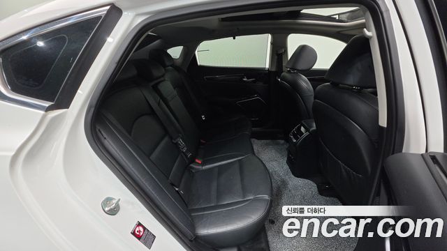 Kia K7 2018 — photo 32
