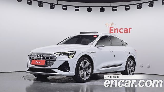 Audi e-tron 2022 — photo 1