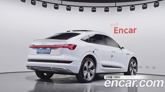 Audi e-tron 2022 — photo 2