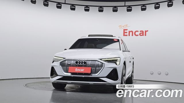 Audi e-tron 2022 — photo 3
