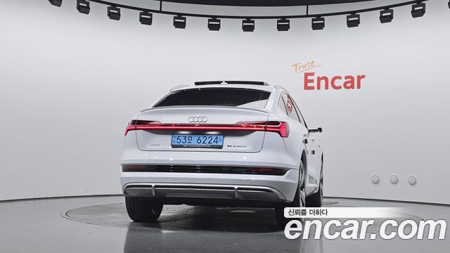 Audi e-tron 2022 — photo 4
