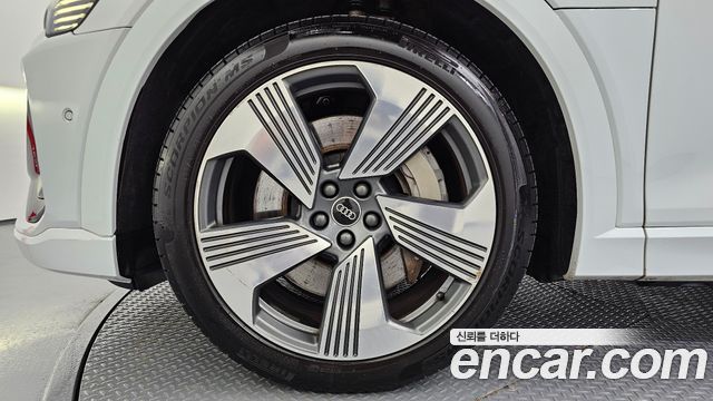 Audi e-tron 2022 — photo 5