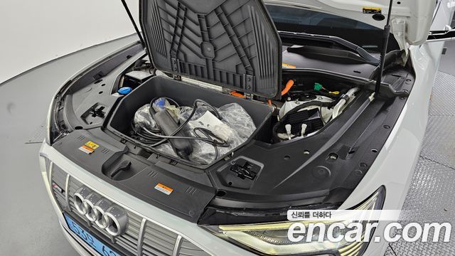 Audi e-tron 2022 — photo 6