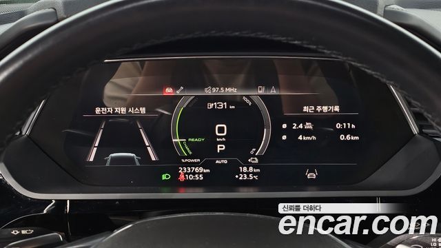 Audi e-tron 2022 — photo 8