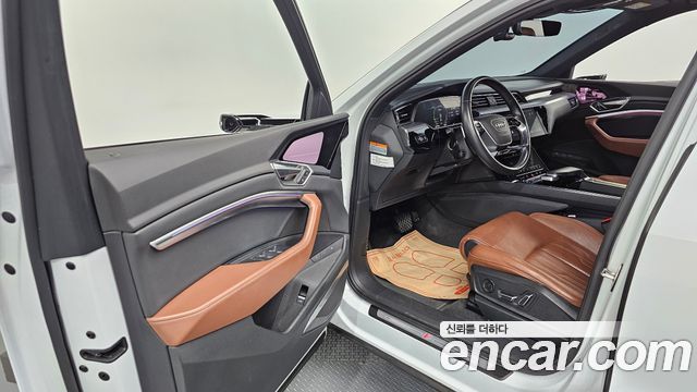 Audi e-tron 2022 — photo 10