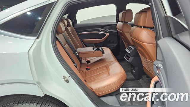Audi e-tron 2022 — photo 11