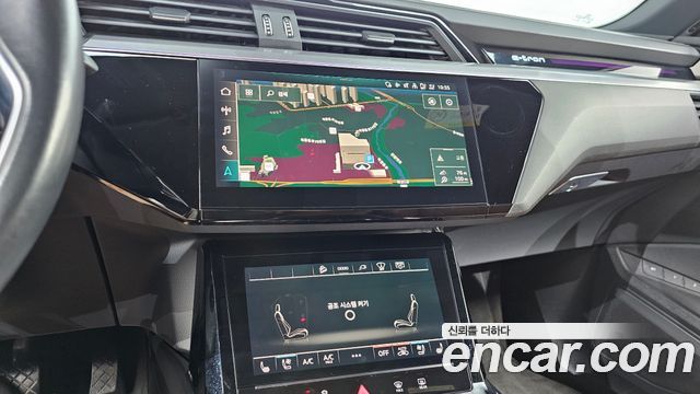 Audi e-tron 2022 — photo 12