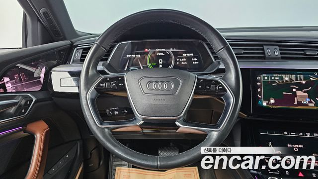 Audi e-tron 2022 — photo 13
