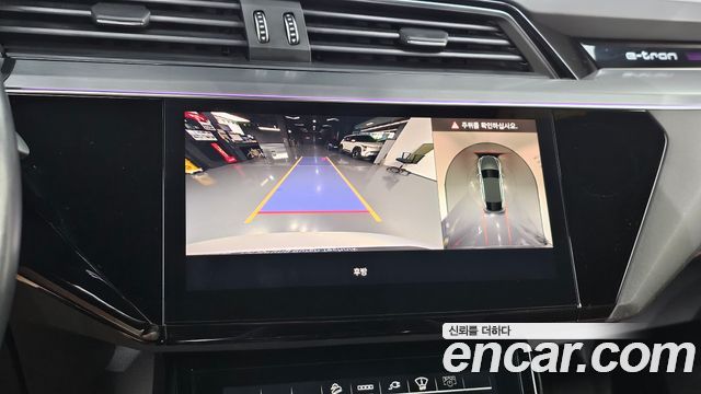 Audi e-tron 2022 — photo 14