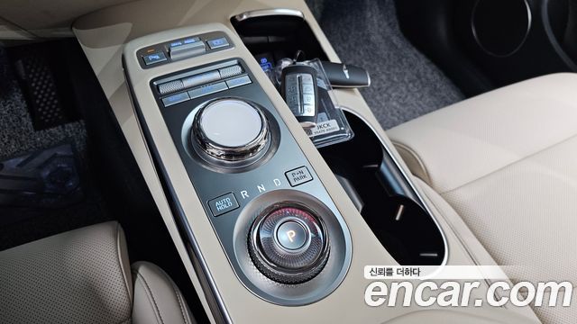 Genesis GV70 2023 — photo 12