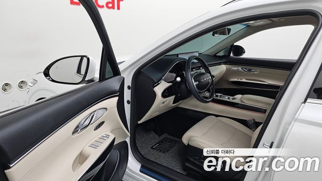 Genesis GV70 2023 — photo 13