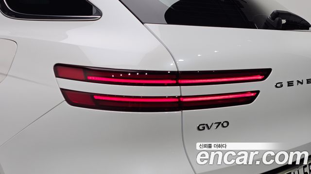 Genesis GV70 2023 — photo 9