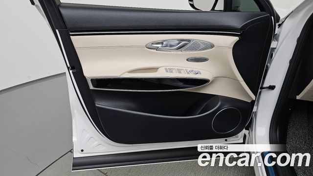 Genesis GV70 2023 — photo 14