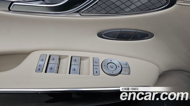 Genesis GV70 2023 — photo 28