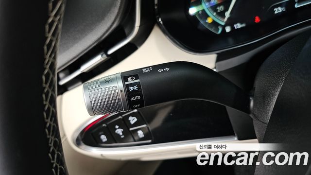 Genesis GV70 2023 — photo 30