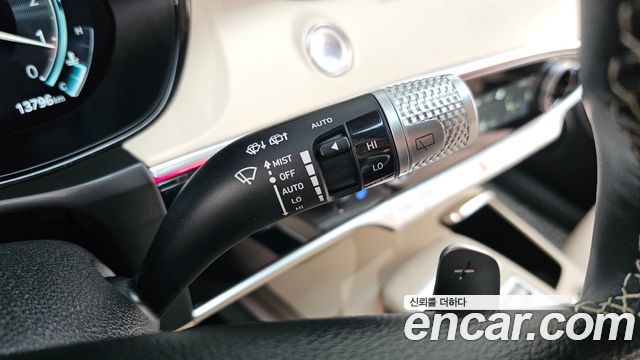 Genesis GV70 2023 — photo 31