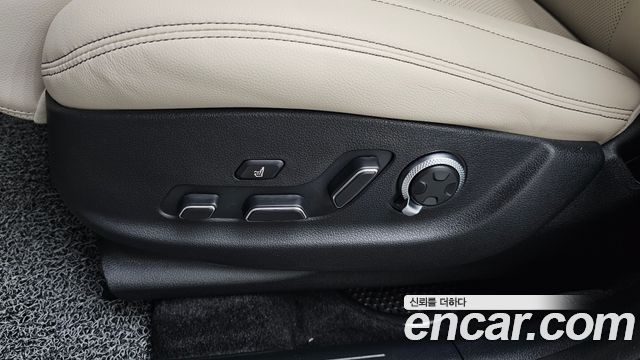 Genesis GV70 2023 — photo 32