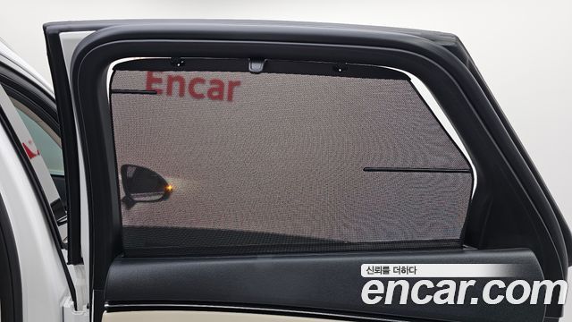 Genesis GV70 2023 — photo 34