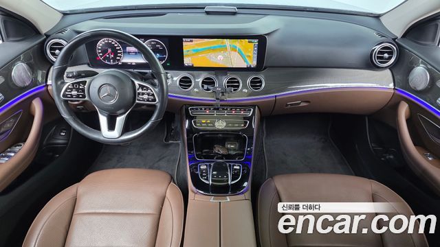 Mercedes-Benz E-Class 2020 — photo 10