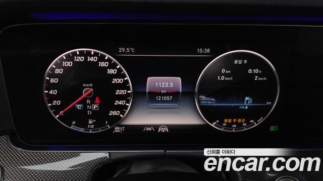 Mercedes-Benz E-Class 2020 — photo 11