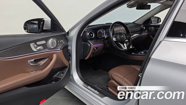 Mercedes-Benz E-Class 2020 — photo 13
