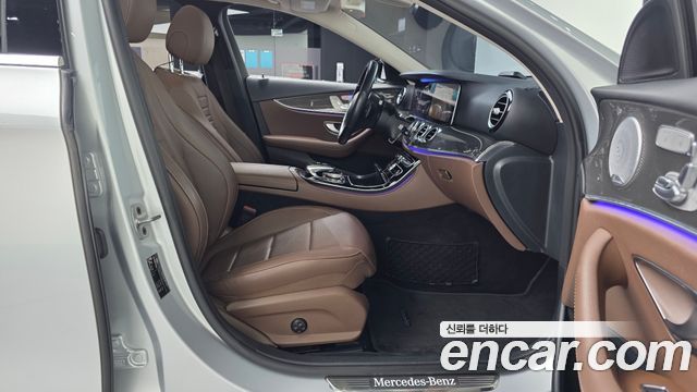 Mercedes-Benz E-Class 2020 — photo 17