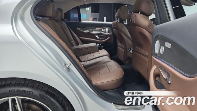 Mercedes-Benz E-Class 2020 — photo 18