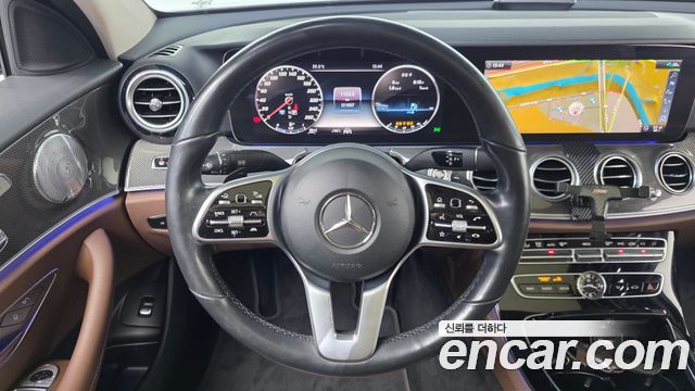 Mercedes-Benz E-Class 2020 — photo 19