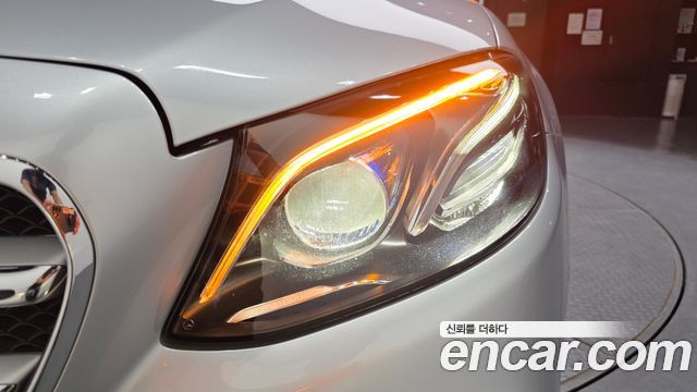 Mercedes-Benz E-Class 2020 — photo 8