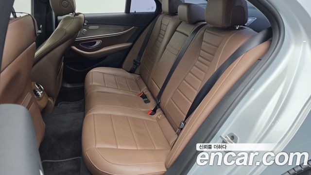 Mercedes-Benz E-Class 2020 — photo 16