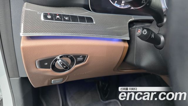 Mercedes-Benz E-Class 2020 — photo 28