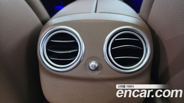 Mercedes-Benz E-Class 2020 — photo 31