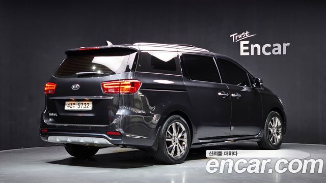 Kia Canival 2019 — photo 2
