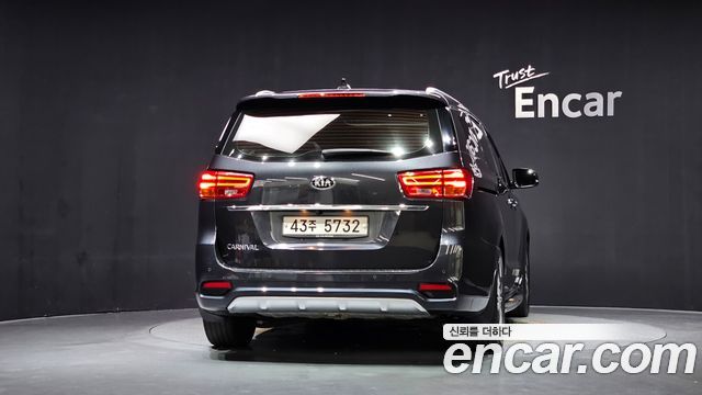 Kia Canival 2019 — photo 4