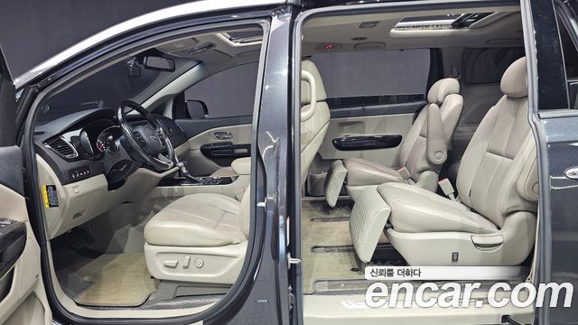 Kia Canival 2019 — photo 18