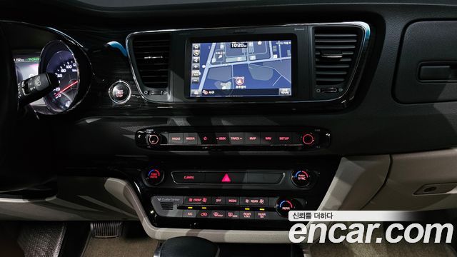 Kia Canival 2019 — photo 25
