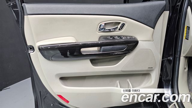 Kia Canival 2019 — photo 14