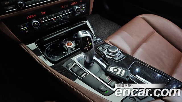BMW 5-Series 2013 — photo 9