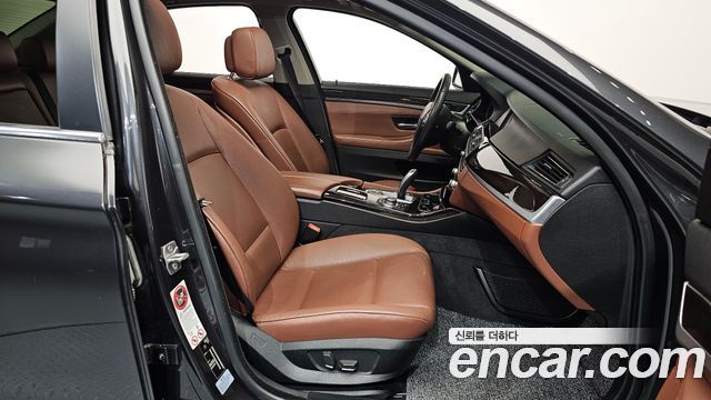 BMW 5-Series 2013 — photo 12
