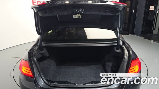 BMW 5-Series 2013 — photo 20