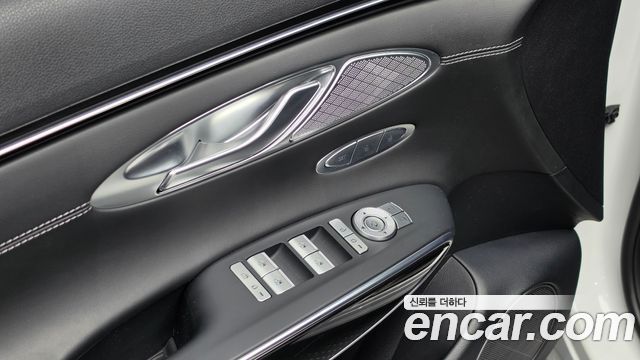 Genesis GV70 2023 — photo 27