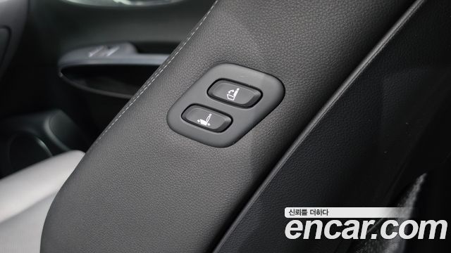 Genesis GV70 2023 — photo 29