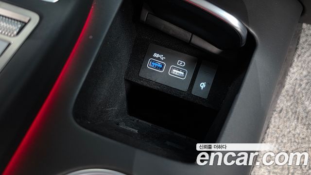 Genesis GV70 2023 — photo 30