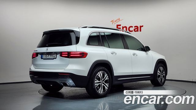 Mercedes-Benz GLB-Class 2024 — photo 2