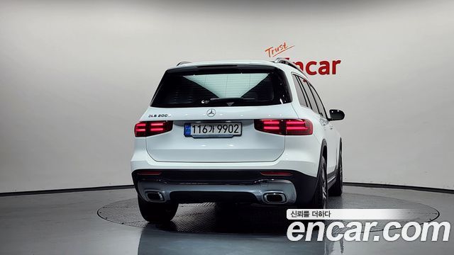 Mercedes-Benz GLB-Class 2024 — photo 4