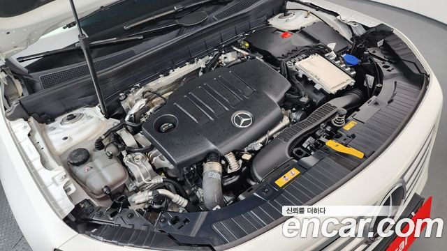Mercedes-Benz GLB-Class 2024 — photo 6