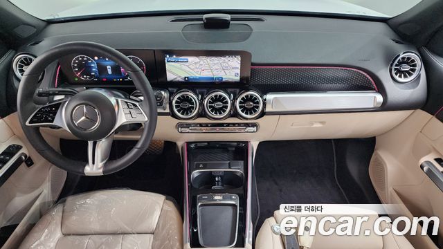 Mercedes-Benz GLB-Class 2024 — photo 10