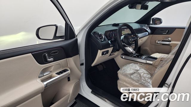 Mercedes-Benz GLB-Class 2024 — photo 13